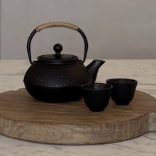 Load image into Gallery viewer, Japanese Teapot + Four Cup Set _ Cast Iron _ Black
