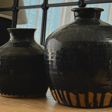 Load image into Gallery viewer, Antique ‘Drip Finish’ Pot _ Glazed Black
