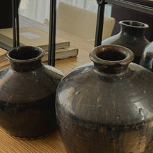 Load image into Gallery viewer, Antique ‘Drip Finish’ Pot _ Glazed Black
